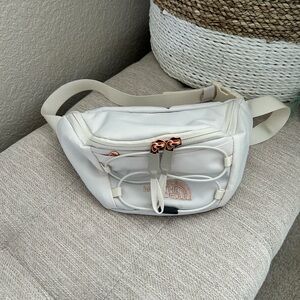The North Face Jester Lumbar Luxe Gardenia White